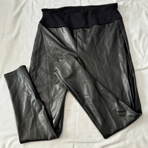 Spanx Assets 1X Black All Over Faux Leather Leggings ~ Slimming Shiny - Picture 1 of 9